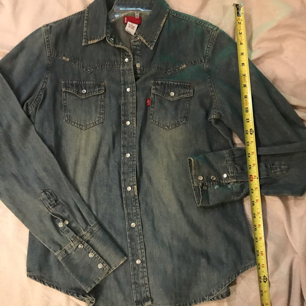 Levi’s, western cut, lightweight denim shirt, L